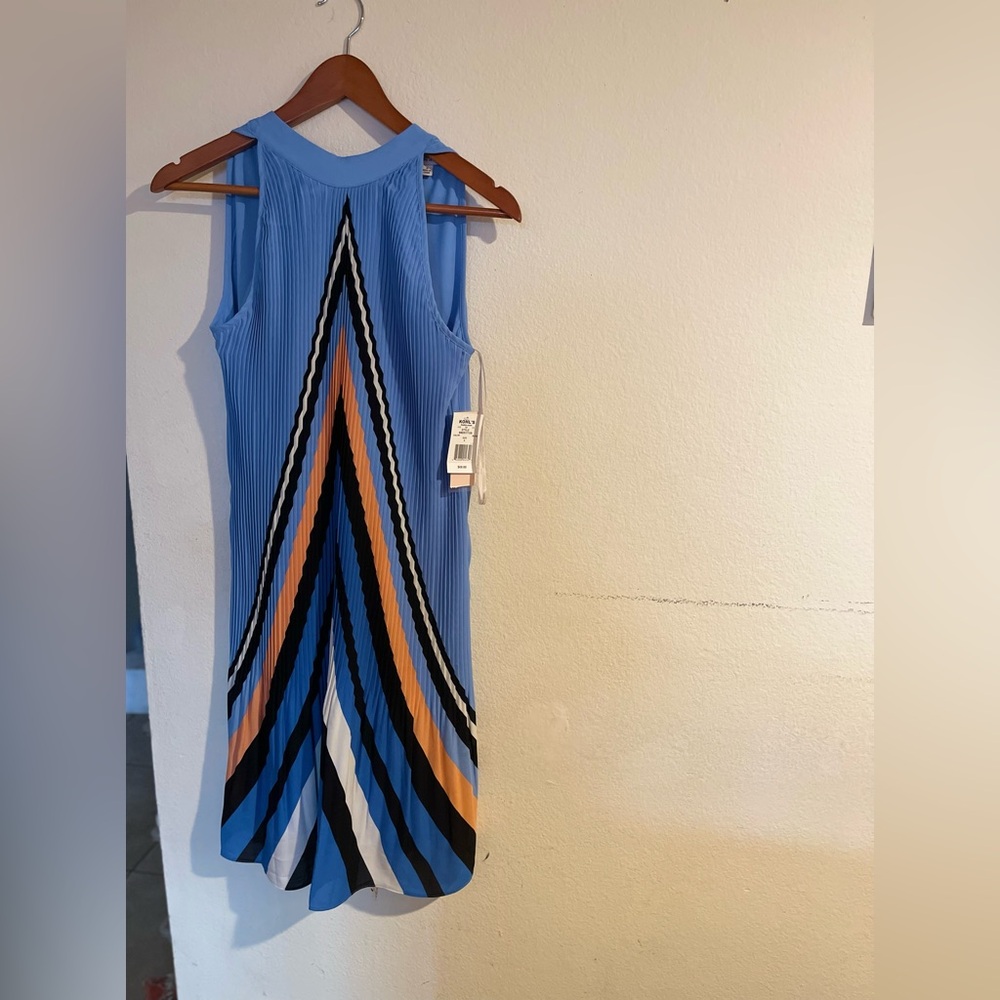 BEAUTIFUL DRESS FOR ANY OCCASION SIZE 4 STYLISH INSIDE LINING FOR COMFORT